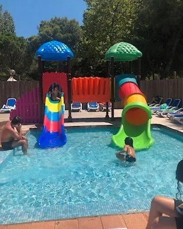 Village de vacances Mobil 6 Places Camping Le Pujol